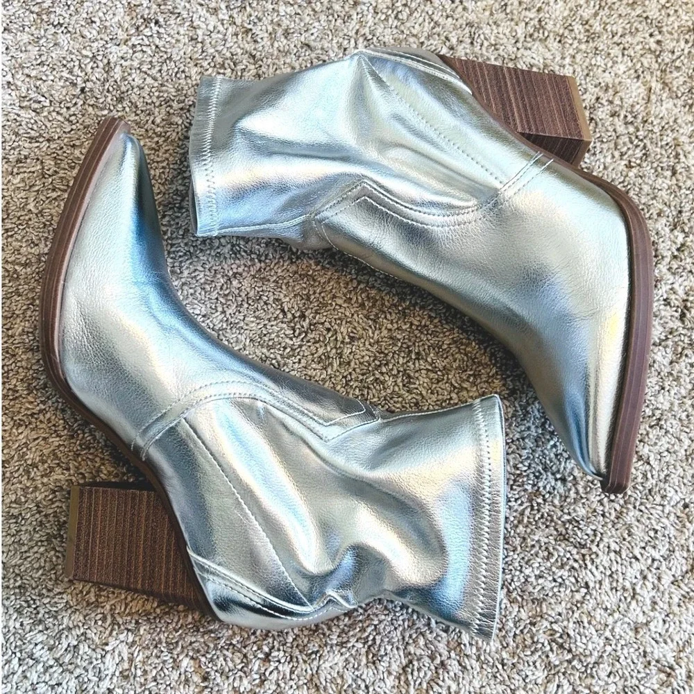 MIA Silver Metallic Pointed Toe Ankle Boots Western Block Heel Size 7.5